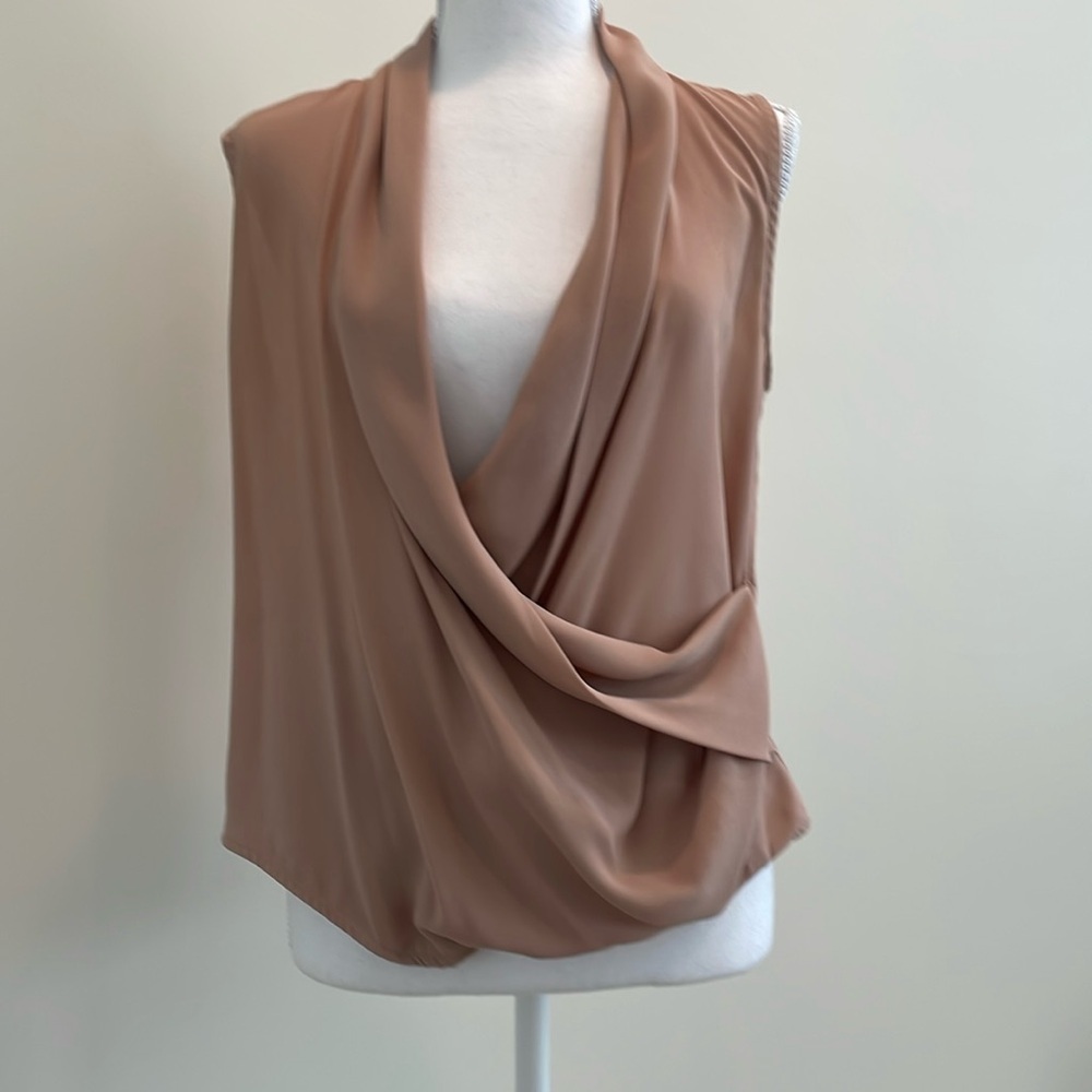 Olivaceous Anthropologie Light Mauve Sleeveless Wrap Top. EUC. Large